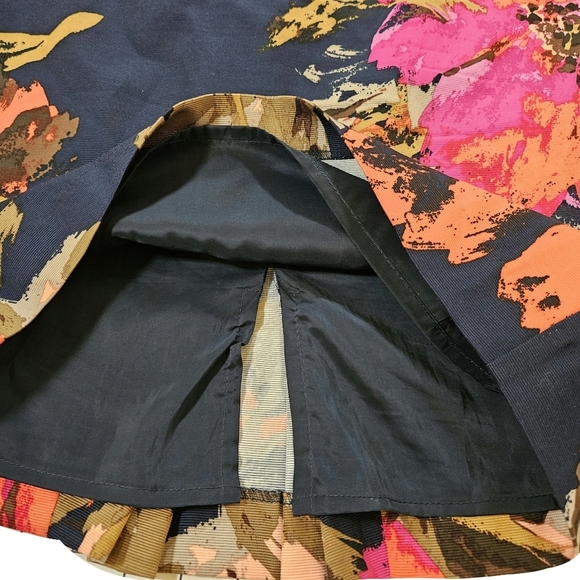 Trina Turk "Miki" Print Pencil Skirt, Size 0 - Picture 2 of 8